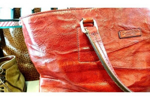 バッグのＩＬ　ＢＩＳＯＮＴＥ　イルビゾンテ