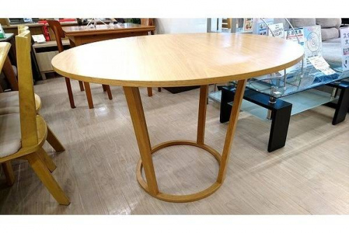 特選家具のダイニングテーブル