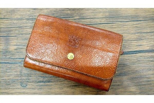 レザーのＩＬ　ＢＩＳＯＮＴＥ　イルビゾンテ