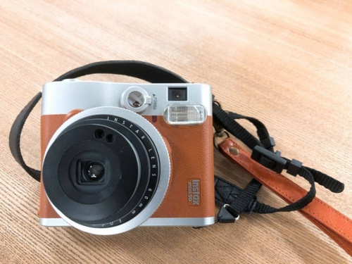 コンパクトカメラのチェキ　instax mini90