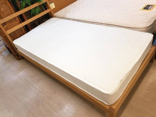 家具のベッド