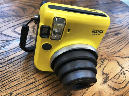 コンパクトカメラのチェキ　instax mini70
