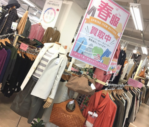 レディースファッションのシャツ