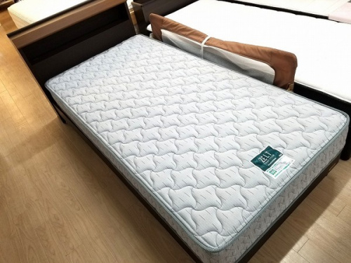 家具のベッド
