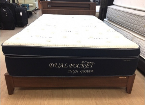 ベッドのセミダブルベッド