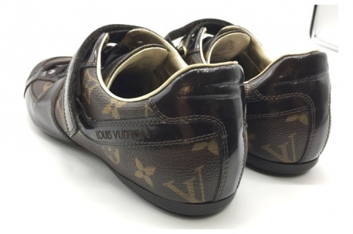 レザースニーカーのLOUIS VUITTON