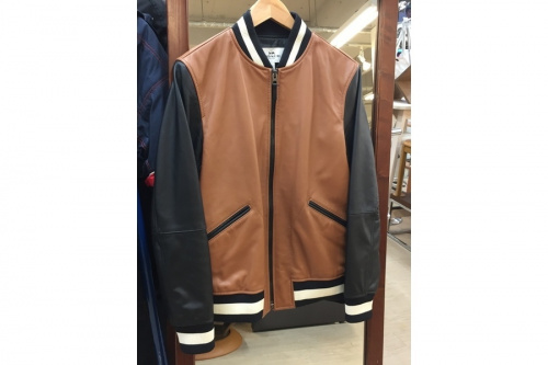 トップスのジャケット