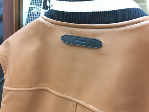 スタジャンのCOACH