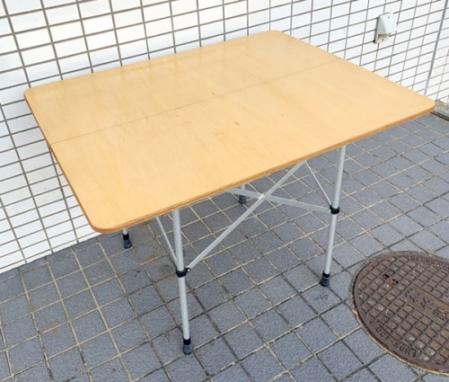 アウトドア用品のアウトドアテーブル