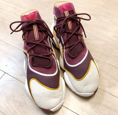 靴のハイカットスニーカー