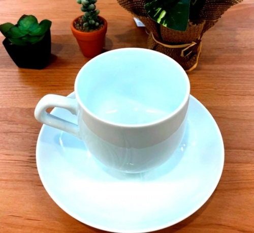 キッチン雑貨の白磁花彫文珈琲碗