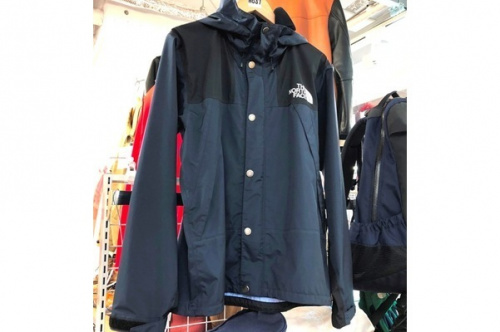 トップスのジャケット