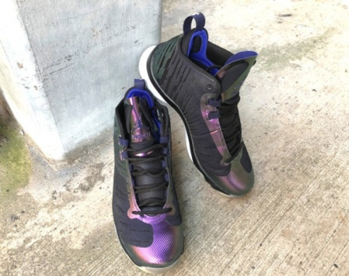 靴のスニーカー