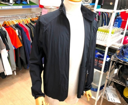 ジャケットのエイペックスライトジャケット