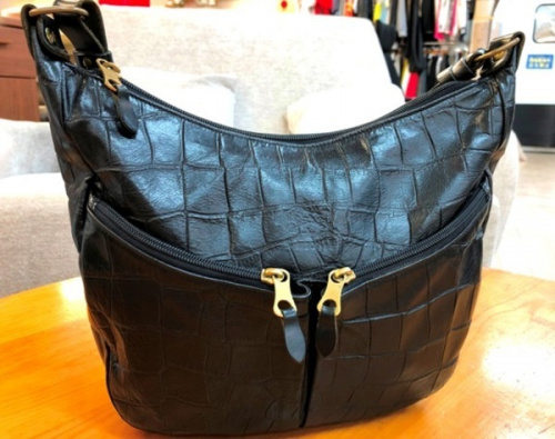 バッグのレザーショルダーバッグ