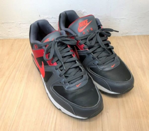 靴のスニーカー