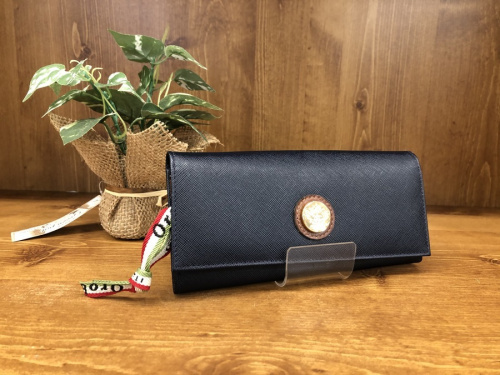 バッグの財布