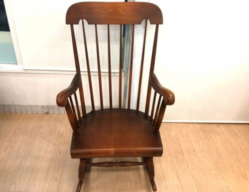 イスのロッキングチェアー