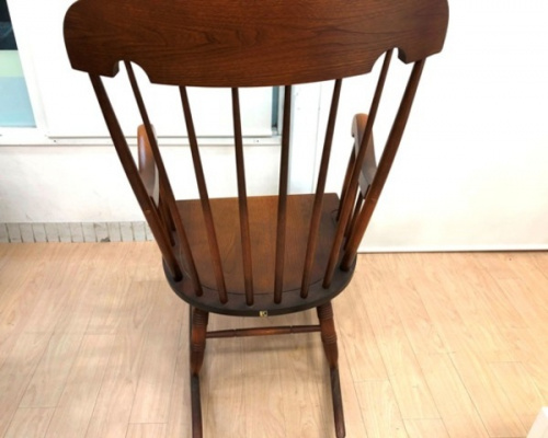 ロッキングチェアーの飛騨産業（ひださんぎょう）