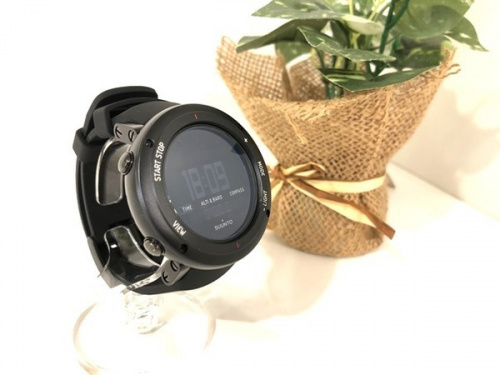 腕時計のスポーツウォッチ