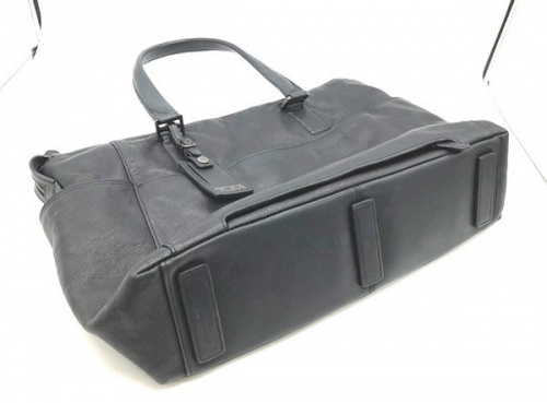 レザートートバッグのTUMI（トゥミ）