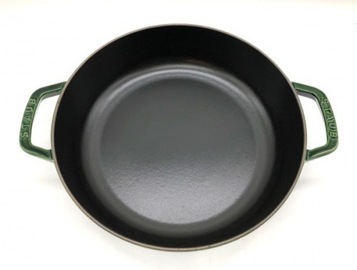 ブレイザーソテーパンのSTAUB