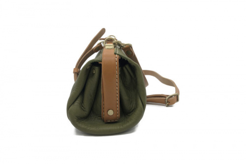 レザーショルダーバッグのKissora (キソラ)