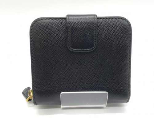 2つ折り財布のPRADA(プラダ)
