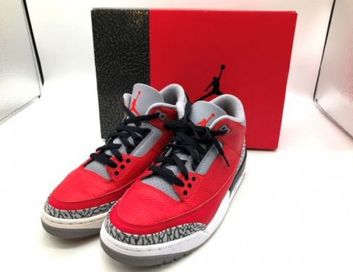 靴のスニーカー