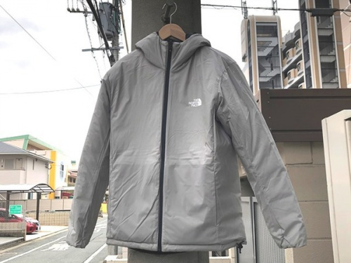 ジャケットのリバーシブルエニータイムインサレットフーディ
