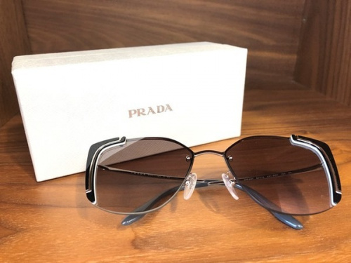 アイウェアのサングラス