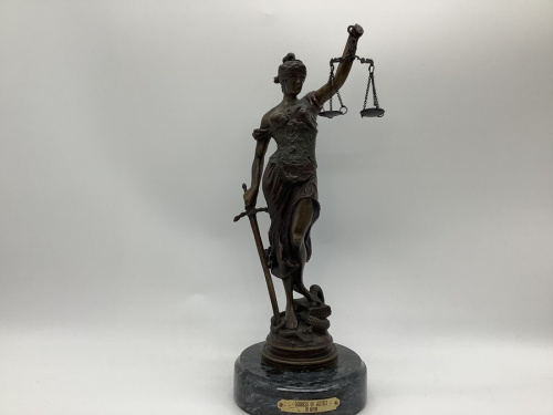 雑貨　買取　福岡のブロンズ像