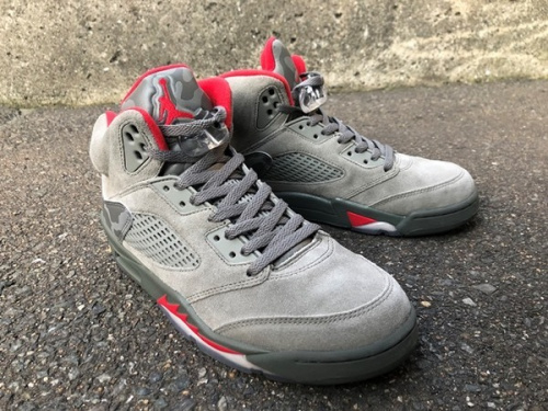 靴のスニーカー