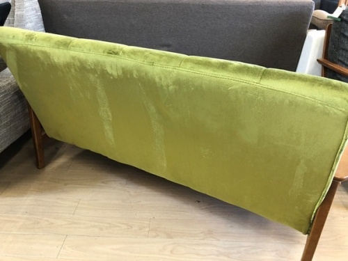 ソファのブラウン×グリーン