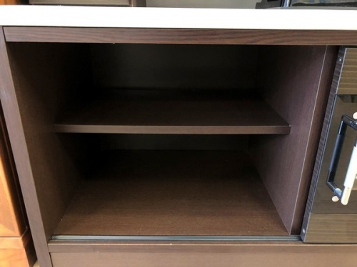 テレビボードのブラウン