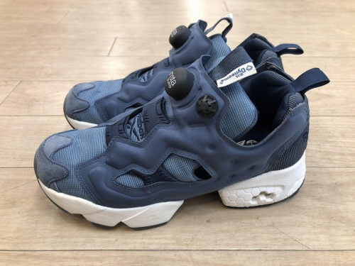 スニーカーのREEBOK　リーボック