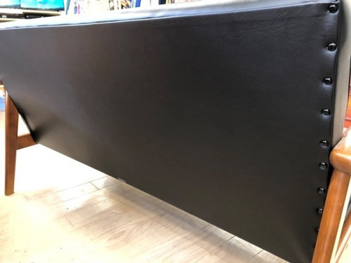 2人掛けソファーのKarimoku（カリモク）