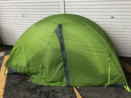 アウトドア用品のテント