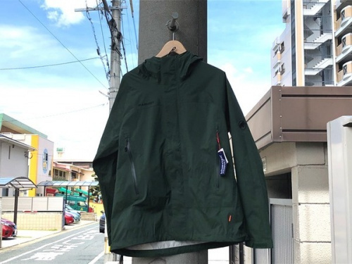 トップスのジャケット