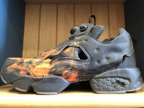 スニーカーのREEBOK　リーボック