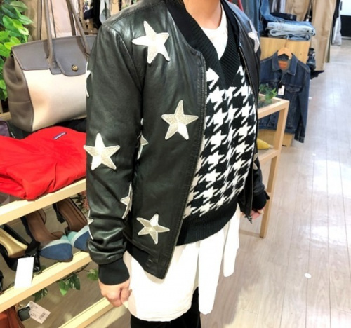 トップスのブルゾン