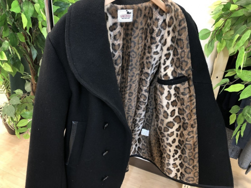 ヒョウ柄の福岡リサイクルショップ