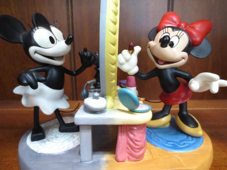 ディズニー　フィギュア Amazon.co.jp: Enesco ディズニーショーケース The Haunted