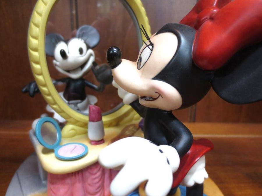 ディズニー　フィギュア Amazon.co.jp: Enesco ディズニーショーケース The Haunted
