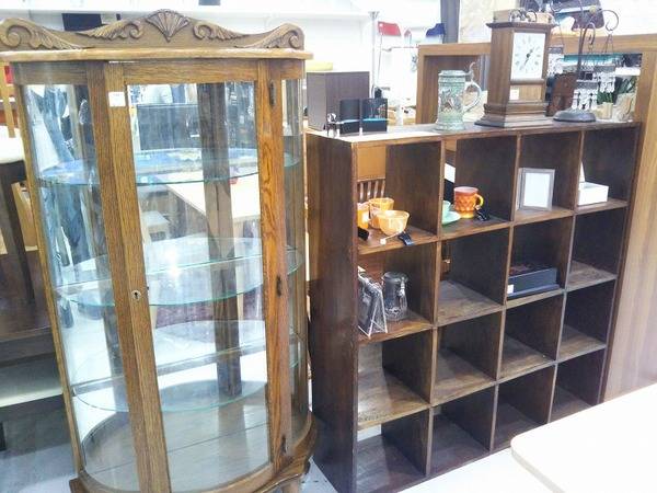 OLD MAISON（オールドメゾン）よりアジアン調ガラスキャビネット買取