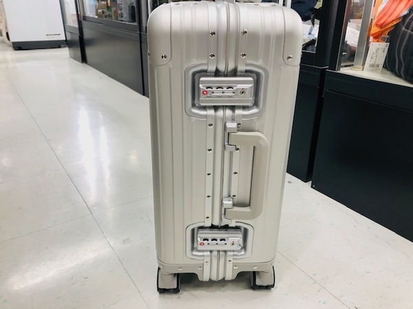 成約記念品！メルセデスベンツのアルミスーツケース買取入荷致し