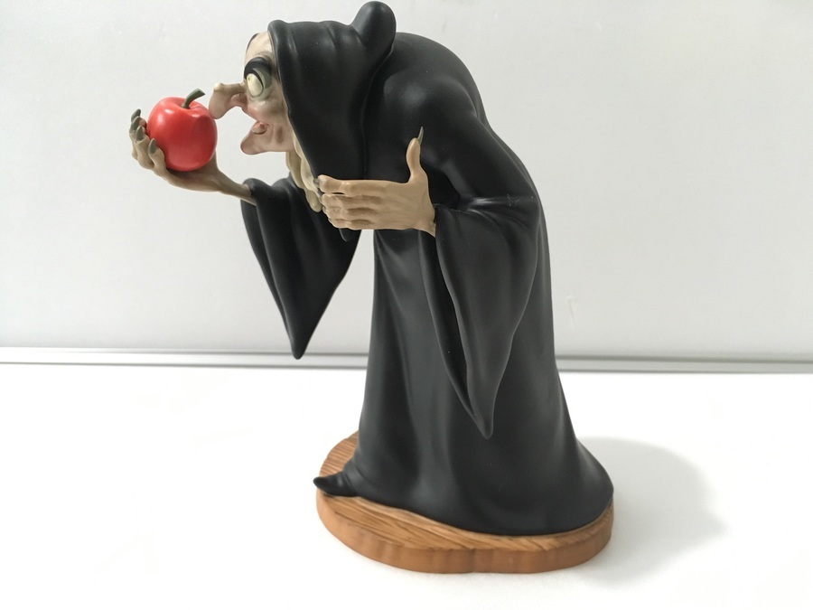 WDCC白雪姫より老婆とリンゴ買取入荷致しました！【横浜青葉店