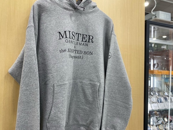 MR.GENTLEMAN(ミスタージェントルマン) プルオーバーパーカー メンズ ×FRAGMENT(ミスタージェントルマン×フラグメント)プル