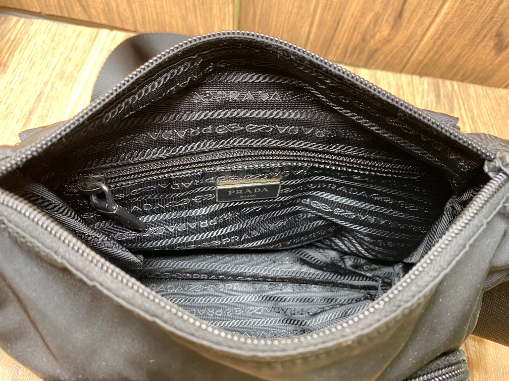 PRADA(プラダ)ナイロンショルダーバッグが買取入荷致しました