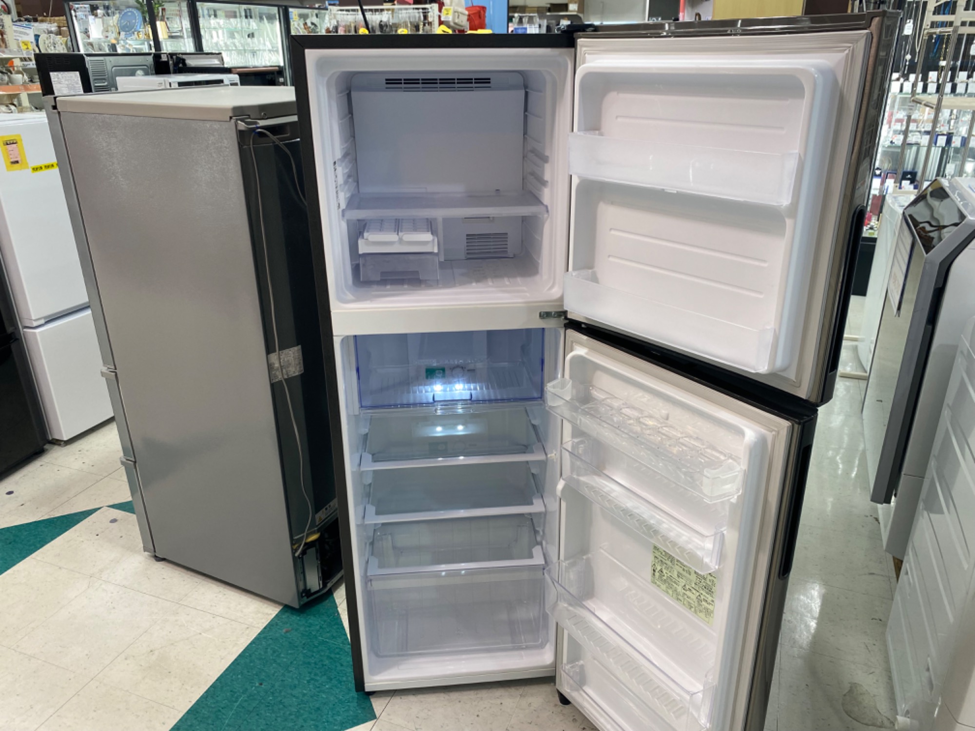 シャープ　SHARP 2019年　冷蔵庫　SJ-D23E-S 2ドア SHARP(シャープ) 2ドア冷蔵庫 SJ-D23E-S 2020年製が買取入荷致しました